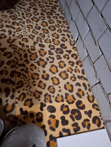Gebruikte tapijttegels 50x50 tijgerprint / leopard