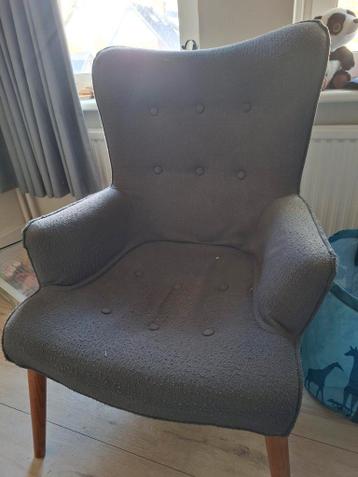 Oude stoel zoekt een handige nieuwe eigenaar