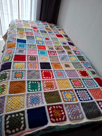 Gehaakt kleurrijk sprei,