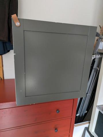 2 gebruikte en zelf geverfde kasten van Ikea