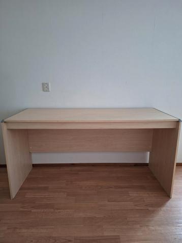 Gratis houten bureau L1.50cm  B58cm  H76cm zie beschrijving