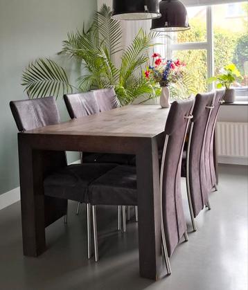 Gratis massief eikenhouten eettafel