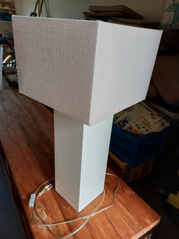 Gratis mooie lamp met afneembare kamp