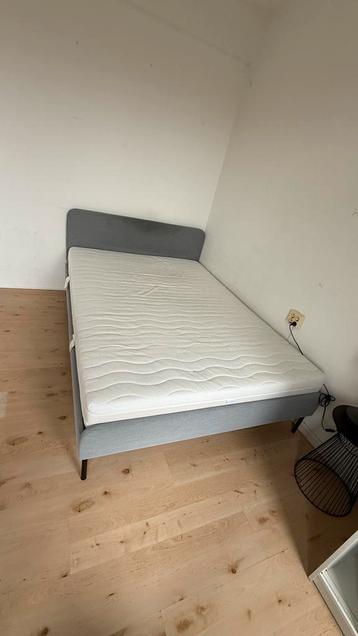 Ikea tweepersoonsbed met matras en beddengoed