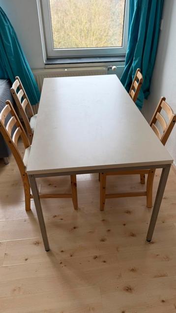 Eetkamertafel 80x160 en 4 stoelen