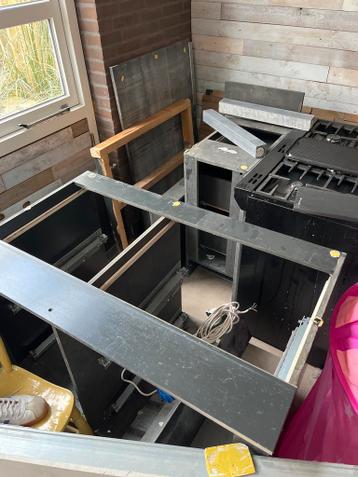 Restant schiereiland keuken met hardstenen blad