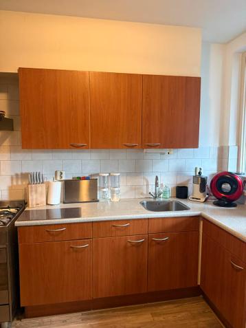 Hoekkeuken met bovenkasten