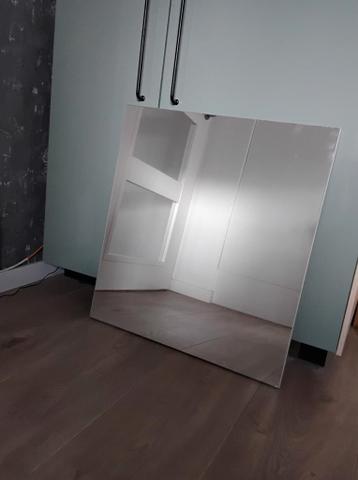 Gratis af te halen badkamerspiegel 60x60 cm