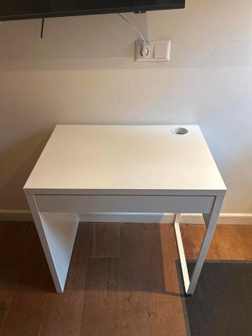 GRATIS / FREE Wit bureau met lade