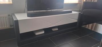 Nieuw tv meubel van hout met lak