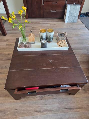 Massief houten salontafel met lades