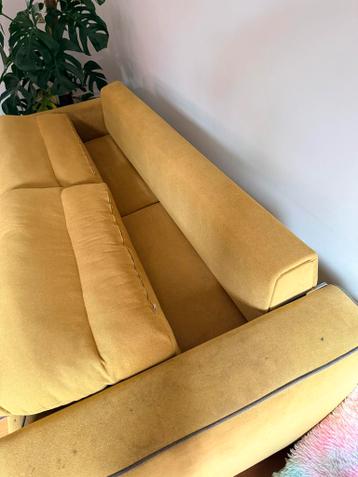 Uitschuifbare slaapbank geel