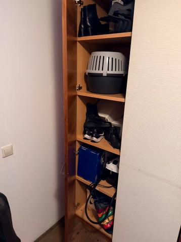 Noten kledingkast met planken en hangruimte