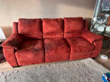 Rode driepersoonsbank gratis