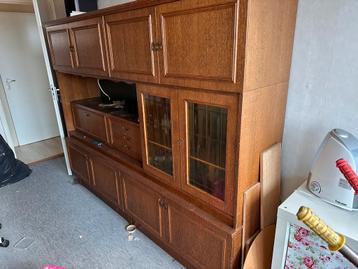 Gratis Houten wandmeubel anders naar grofvuil