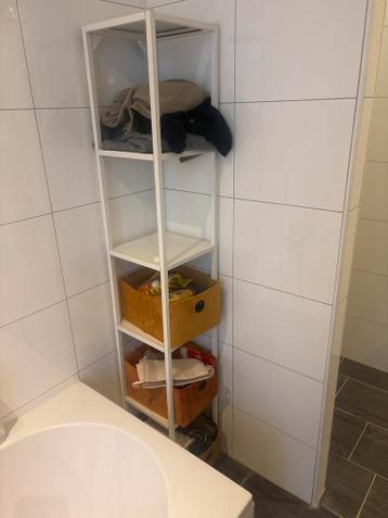 Witte badkamerkast met 5 planken