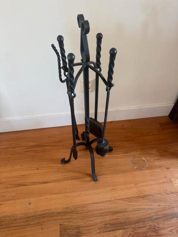 Smeedijzeren haardstel met 4 accessoires