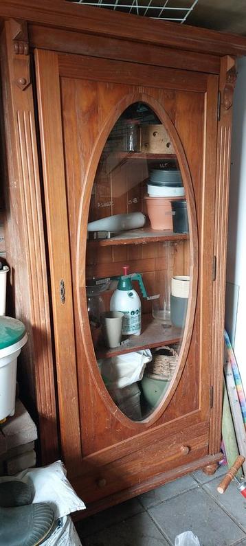 Grenen kast met ovaal glas in de deur