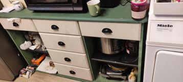 Groene kast met lades