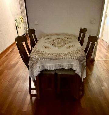 Eetkamertafel met 4 stoelen - Gratis af te halen!