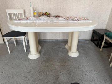 Ovale eettafel met twee poten