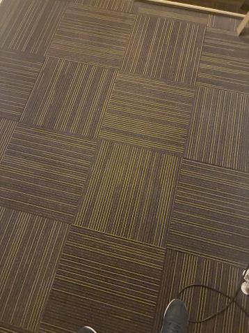 Tapijttegels met streepjespatroon