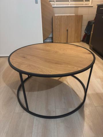 Ronde salontafel met houtlook blad en zwart metalen frame