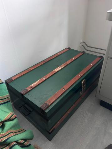 Vintage groene kist met metalen banden - Opbergkist