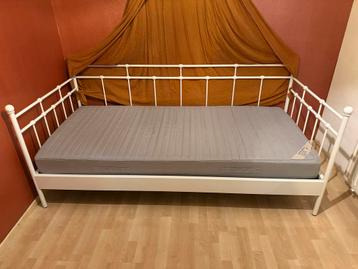Bedbank met lattenbodem en matras