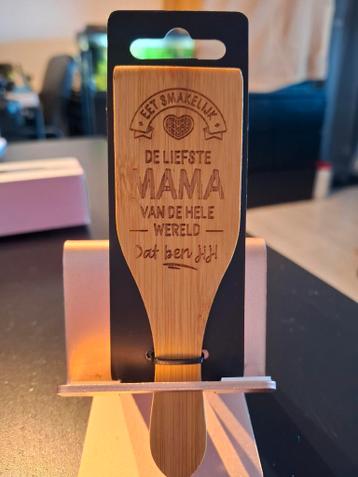GRATIS! Houten spatel met tekst 'De liefste mama'