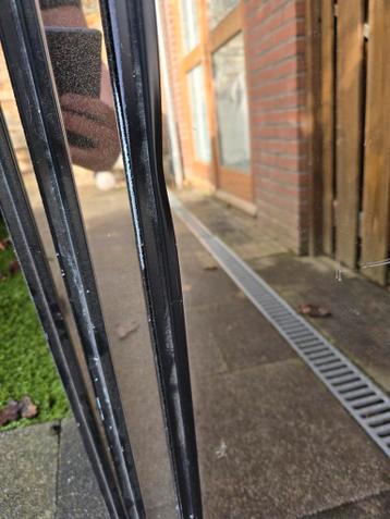 3 spiegel schuifdeuren 195x76,5 cm, 1 met deuk