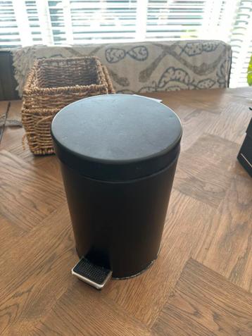 Gratis klein prullenbakje - Zwart, met pedaal