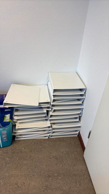 Gratis witte ringmappen op te halen