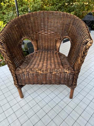 Rieten stoeltje voor kinderen