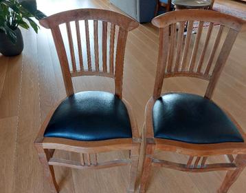 2 eetkamerstoelen, hout met zwarte zitting