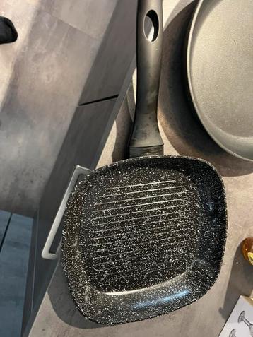 Twee koeken pannen gratis