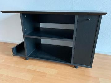 Gratis: Zwart televisiemeubel op wieltjes