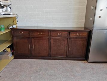 Dressoir met brandplekken - moet snel weg!