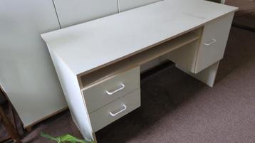 Bureau met lades