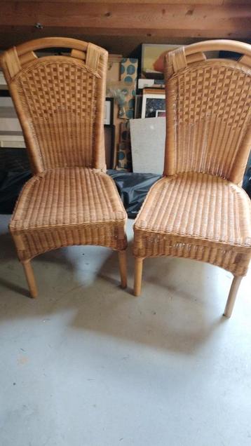 Gratis zolder opruiming 2 nette rotan stoelen