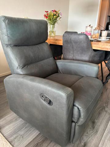 Grijze leren loungestoel