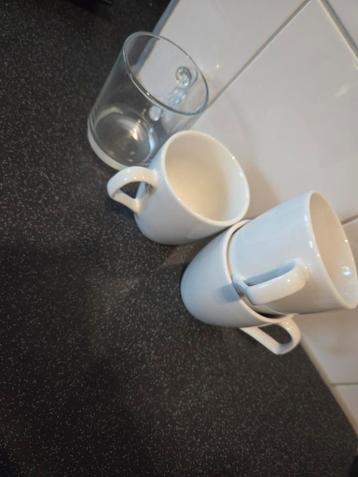 3 mokken en 1 theeglas