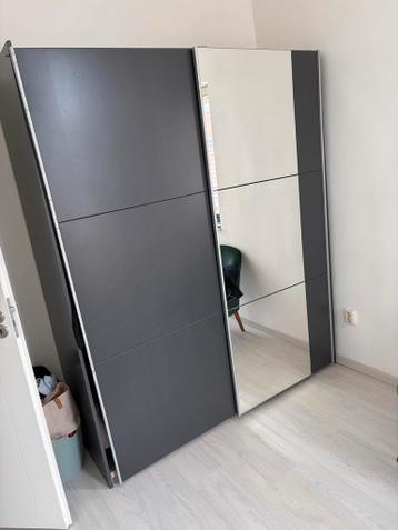 Gratis kledingkast met spiegeldeur