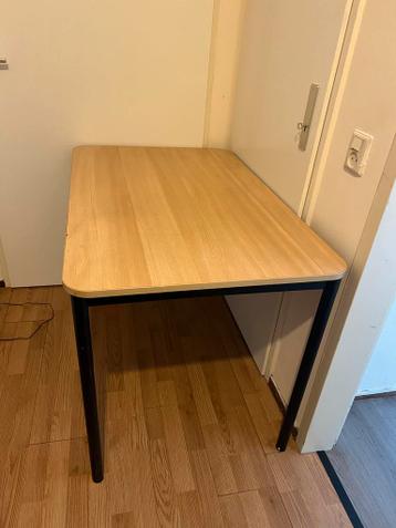 110x75 Eettafel met houten blad en zwart metalen poten