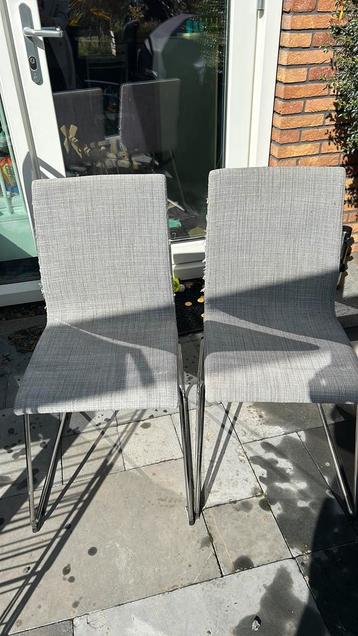 GRATIS 2 ikea stoelen (grijs)