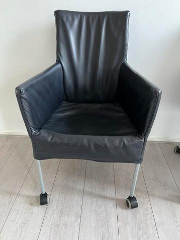 4 eettafel stoelen (gratis afhalen, reparatie noodzakelijk)