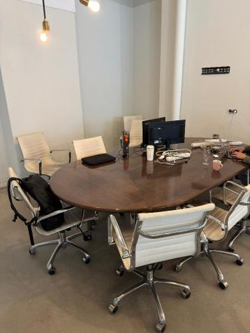 Vergadertafel MOET VOOR ZATERDAG WEG