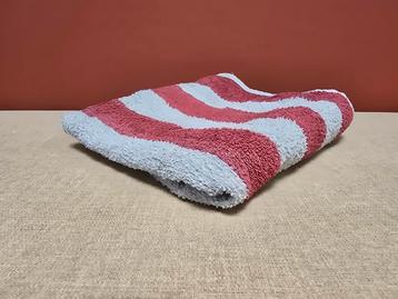 Mooie rood-witte handdoek - Gratis af te halen!