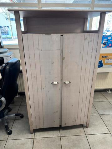 Kast met hangruimte en spiegel