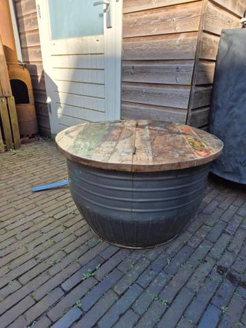 Unieke salontafel van gerecycled materiaal